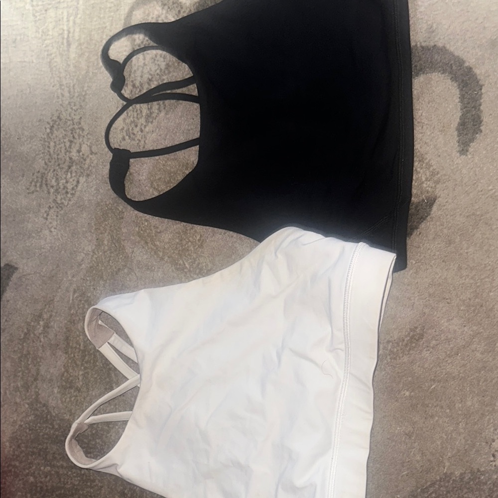 Lululemon Women's Black and White Sports Bras high neck